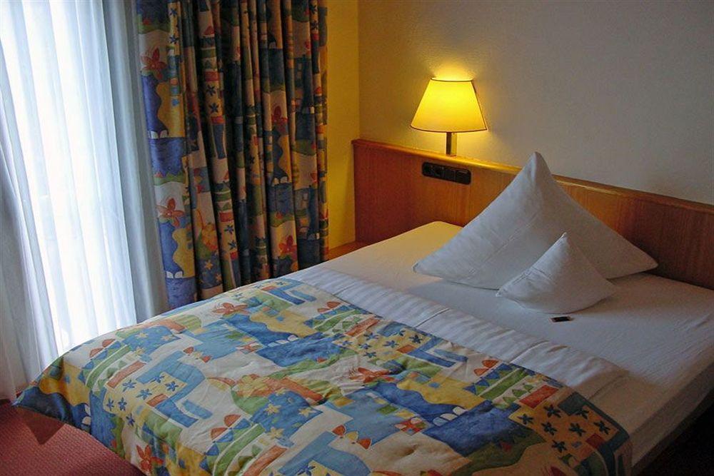 Stadt-Gut-Hotel Filderhotel โอสต์ฟิลเดิร์น ภายนอก รูปภาพ