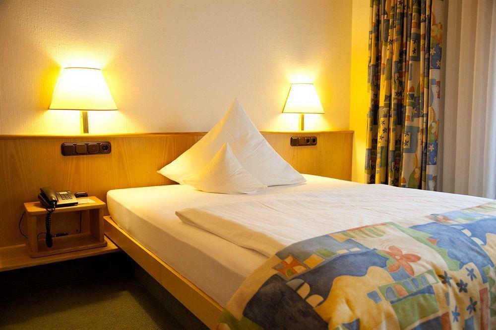 Stadt-Gut-Hotel Filderhotel โอสต์ฟิลเดิร์น ภายนอก รูปภาพ